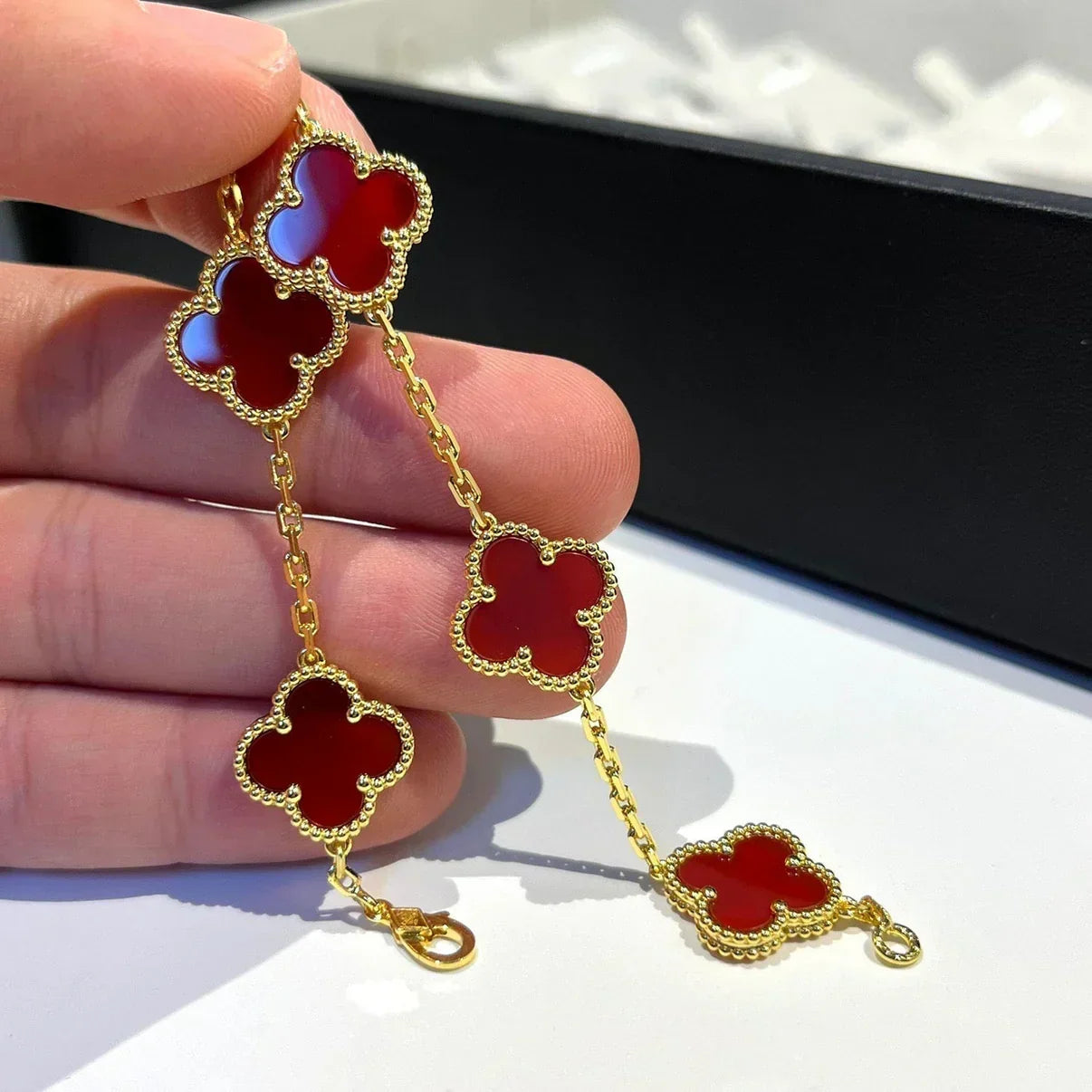 AuraLeaf – Lucky Carnelian Clover Bracelet