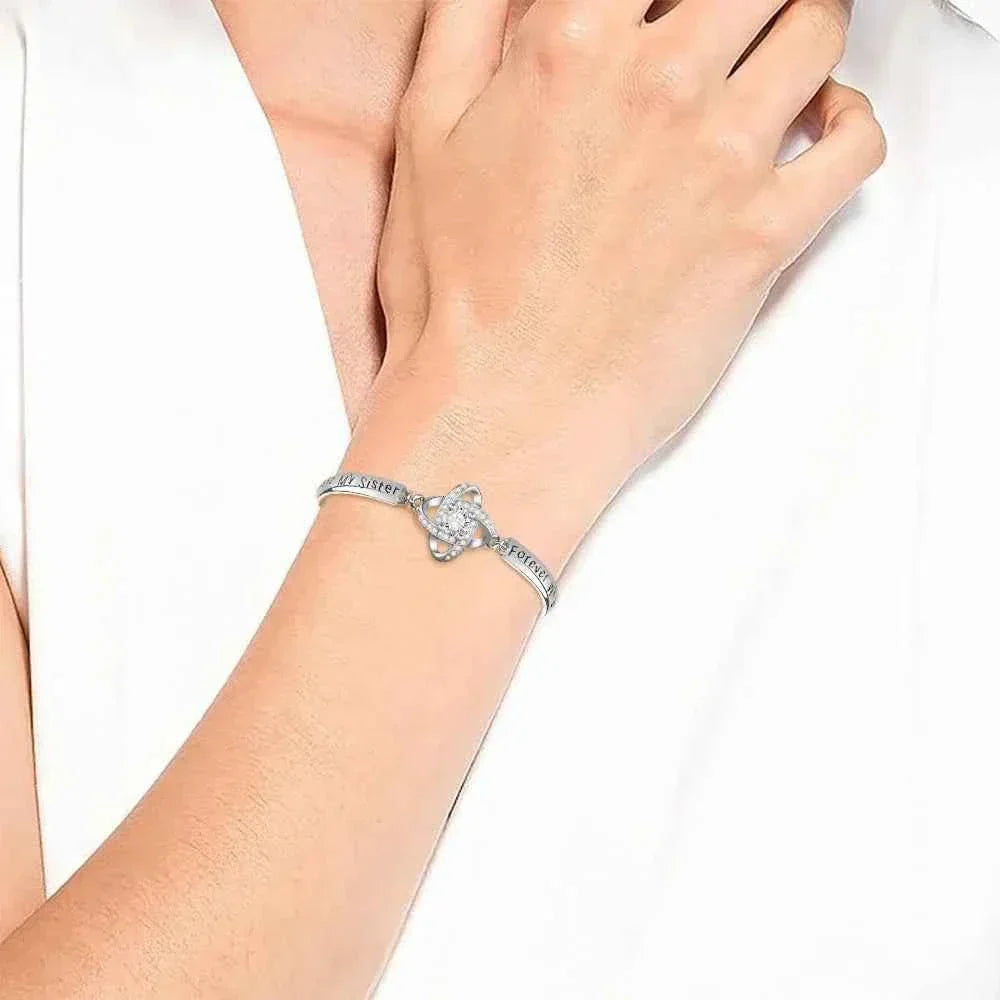VistaGrace – Stylish Lucky Clover Bracelet