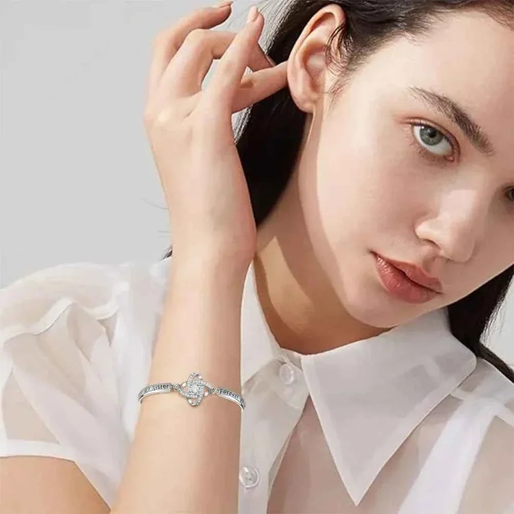VistaGrace – Stylish Lucky Clover Bracelet